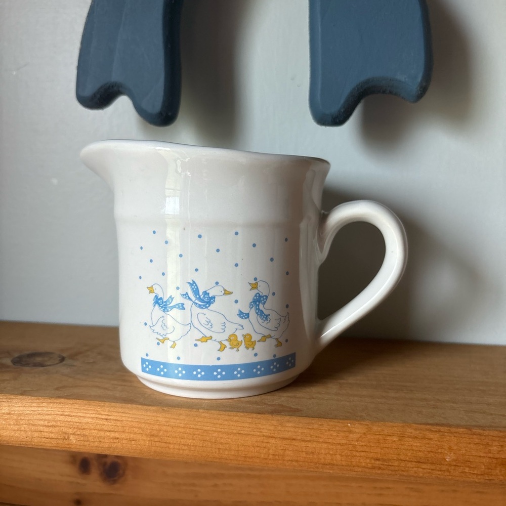 Vintage Blue Ribbon Country Goose Creamer - Picture 4 of 4